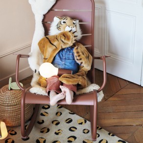 Rocking chair Luxembourg Fermob ocre rouge ambiance 2