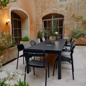 Ribambelle table 3 allonges fermob carbone ambiance 4