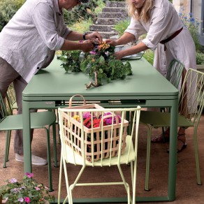 Table à allonges Biarritz Fermob vert cactus ambiance 1