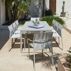 Table à allonges Biarritz Fermob gris argile ambiance 5