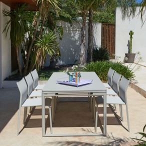 Table à allonges Biarritz Fermob gris argile ambiance 3