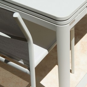 Table à allonges Biarritz Fermob gris argile ambiance 7